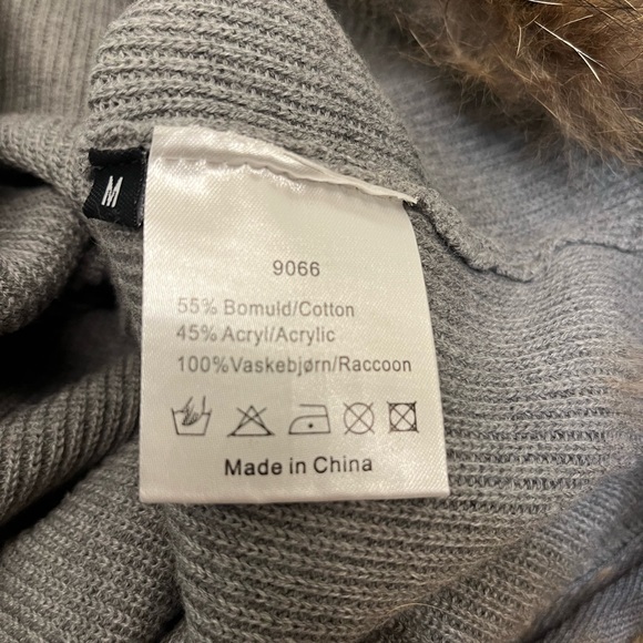 Uldahl designer sweater size M, bought in Iceland. Raccoon fur on sleeves. - Picture 4 of 5